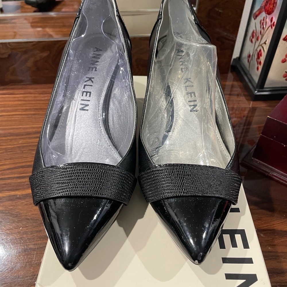 Ann Klein black shoe